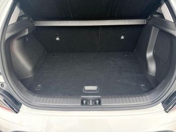Hyundai KONA 64kWh Premium SUV 5dr Electric Auto (10.5kW Charger) (204 ps)