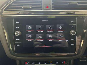 Volkswagen Tiguan 1.5 TSI R-Line SUV 5dr Petrol DSG Euro 6 (s/s) (150 ps)