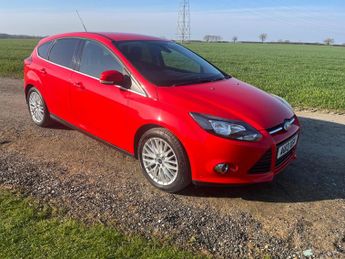 Ford Focus 1.6 Zetec Hatchback 5dr Petrol Powershift Euro 5 (125 ps)