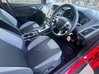 Ford Focus 1.6 Zetec Hatchback 5dr Petrol Powershift Euro 5 (125 ps)
