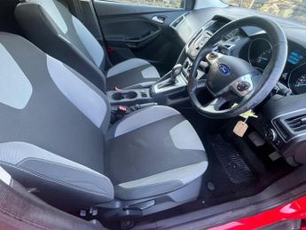 Ford Focus 1.6 Zetec Hatchback 5dr Petrol Powershift Euro 5 (125 ps)