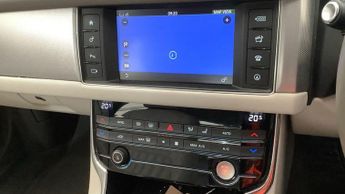 Jaguar XF 2.0d Portfolio Saloon 4dr Diesel Auto Euro 6 (s/s) (180 ps)