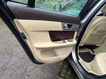 Jaguar XF 3.0d V6 Luxury Auto Euro 5 4dr