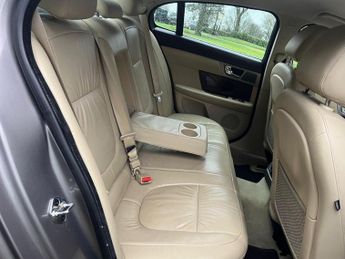 Jaguar XF 3.0d V6 Luxury Auto Euro 5 4dr