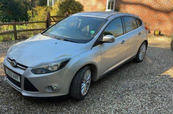 Ford Focus 1.0T EcoBoost Zetec Euro 5 (s/s) 5dr