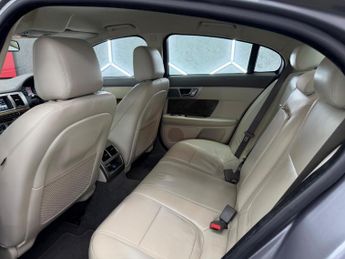Jaguar XF 2.2d Premium Luxury Auto Euro 5 (s/s) 4dr