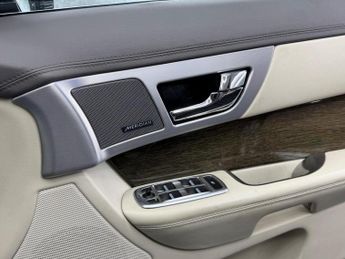 Jaguar XF 2.2d Premium Luxury Auto Euro 5 (s/s) 4dr