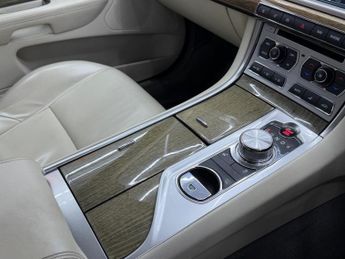 Jaguar XF 2.2d Premium Luxury Auto Euro 5 (s/s) 4dr