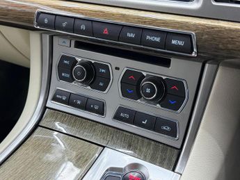 Jaguar XF 2.2d Premium Luxury Auto Euro 5 (s/s) 4dr