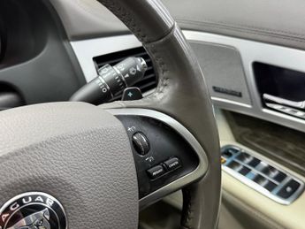 Jaguar XF 2.2d Premium Luxury Auto Euro 5 (s/s) 4dr