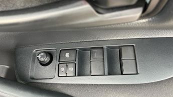 Toyota Corolla 1.8 VVT-h CVT Euro 6 (s/s) 5dr