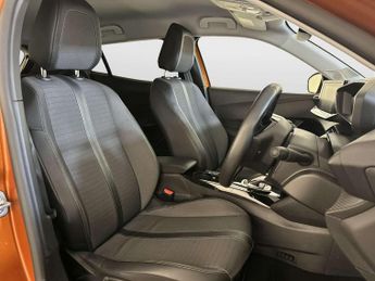Peugeot E-2008 50kWh Allure Premium SUV 5dr Electric Auto (136 ps)