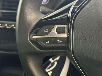 Peugeot E-2008 50kWh Allure Premium SUV 5dr Electric Auto (136 ps)
