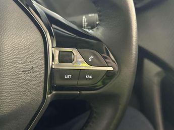 Peugeot E-2008 50kWh Allure Premium SUV 5dr Electric Auto (136 ps)