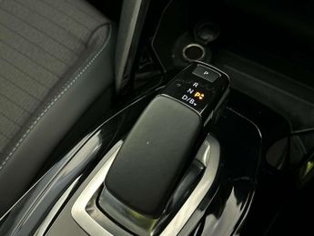 Peugeot E-2008 50kWh Allure Premium SUV 5dr Electric Auto (136 ps)