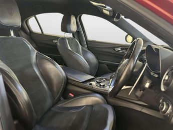 Alfa Romeo Giulia 2.9 V6 Bi-Turbo Quadrifoglio Saloon 4dr Petrol Auto Euro 6 (s/s)