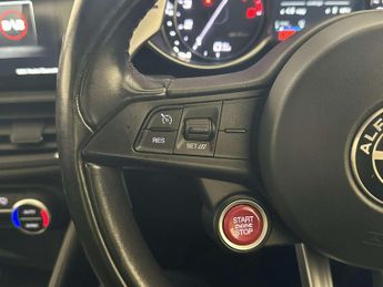 Alfa Romeo Giulia 2.9 V6 Bi-Turbo Quadrifoglio Saloon 4dr Petrol Auto Euro 6 (s/s)