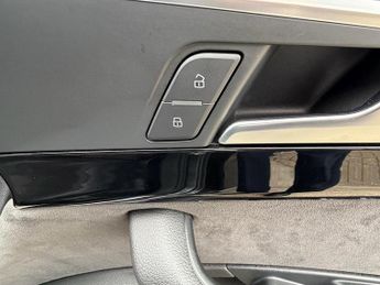 Audi A4 Avant 2.0 TFSI 40 Black Edition S Tronic Euro 6 (s/s) 5dr