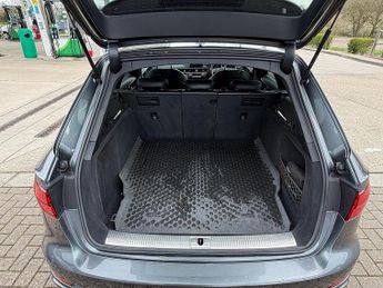 Audi A4 Avant 2.0 TFSI 40 Black Edition S Tronic Euro 6 (s/s) 5dr