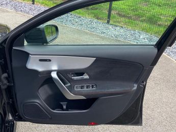 Mercedes-Benz A Class 1.3 A180 AMG Line (Premium) 7G-DCT Euro 6 (s/s) 5dr