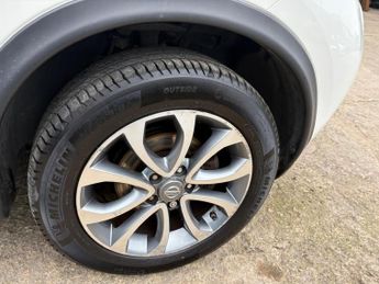 Nissan Juke 1.6 Tekna XTRON Euro 5 5dr
