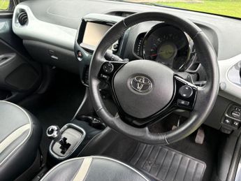 Toyota AYGO 1.0 VVT-i x-clusiv 2 x-wave x-shift Euro 6 5dr (Safety Sense)