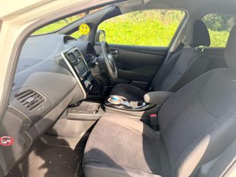 Nissan Leaf 30kWh Acenta Auto 5dr
