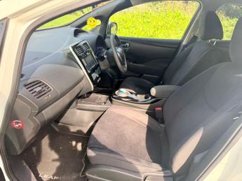 Nissan Leaf 30kWh Acenta Auto 5dr