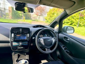 Nissan Leaf 30kWh Acenta Auto 5dr