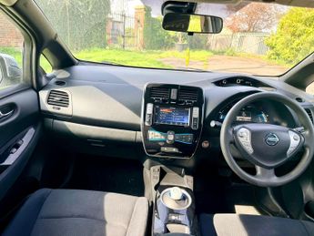 Nissan Leaf 30kWh Acenta Auto 5dr