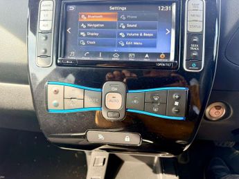 Nissan Leaf 30kWh Acenta Auto 5dr