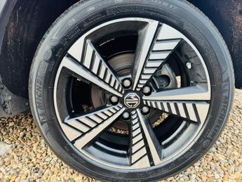 MG MG ZS 44.5kWh Exclusive Auto 5dr