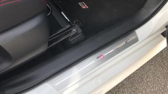 Toyota Yaris 1.5 VVT-h GR SPORT E-CVT Euro 6 (s/s) 5dr