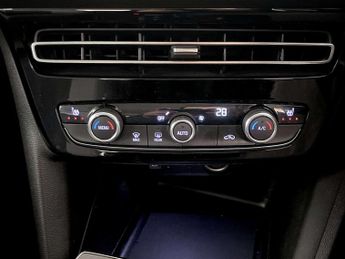 Vauxhall Mokka Electric 50kWh Elite Nav Premium SUV 5dr Electric Auto (136 ps)