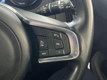 Jaguar E-PACE 2.0 D150 R-Dynamic SUV 5dr Diesel Manual Euro 6 (s/s) (150 ps)