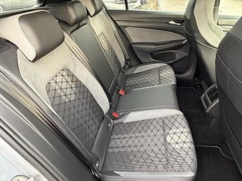 Volkswagen Golf 1.5 eTSI MHEV R-Line Hatchback 5dr Petrol Hybrid DSG Euro 6 (s/s