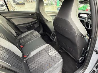 Volkswagen Golf 1.5 eTSI MHEV R-Line Hatchback 5dr Petrol Hybrid DSG Euro 6 (s/s