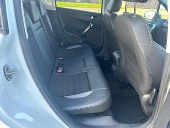 Peugeot 2008 1.2 PureTech Allure Euro 6 5dr