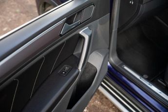 Volkswagen Tiguan 2.0 TDI BlueMotion Tech R-Line DSG 4Motion Euro 6 (s/s) 5dr