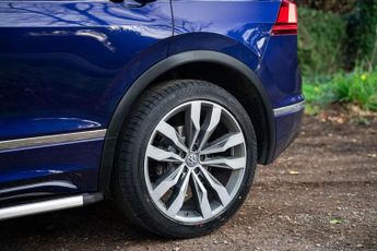 Volkswagen Tiguan 2.0 TDI BlueMotion Tech R-Line DSG 4Motion Euro 6 (s/s) 5dr
