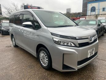 Toyota Voxy 1.8 PETROL HYBRID (7 SEATER)