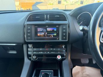 Jaguar F-PACE 2.0 D180 Prestige Auto AWD Euro 6 (s/s) 5dr