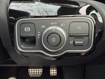 Mercedes-Benz A Class 1.3 A180h MHEV AMG Line (Premium Plus) 7G-DCT Euro 6 (s/s) 5dr