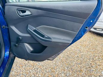 Ford Focus 1.0T EcoBoost Zetec Auto Euro 6 (s/s) 5dr