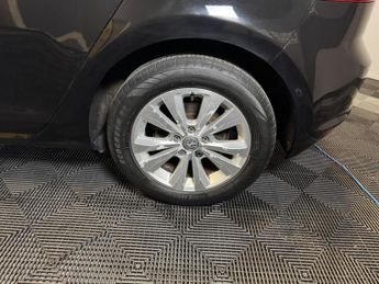 Volkswagen Golf 2.0 TDI BlueMotion Tech SE DSG Euro 5 (s/s) 5dr