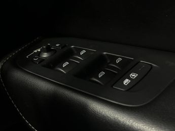 Volvo XC60 2.0 T5 R-Design Auto AWD Euro 6 (s/s) 5dr