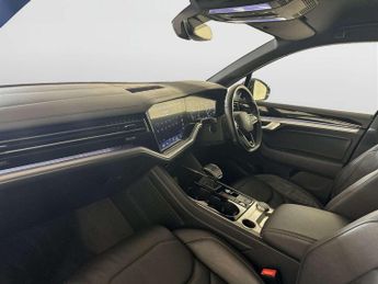 Volkswagen Touareg 3.0 TDI V6 R-Line Tech SUV 5dr Diesel Tiptronic 4Motion Euro 6 (