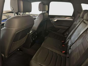 Volkswagen Touareg 3.0 TDI V6 R-Line Tech SUV 5dr Diesel Tiptronic 4Motion Euro 6 (