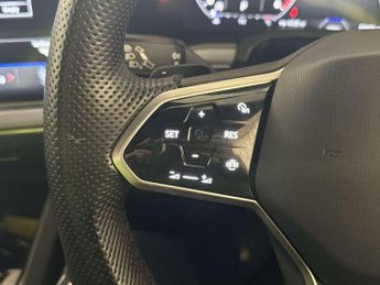 Volkswagen Touareg 3.0 TDI V6 R-Line Tech SUV 5dr Diesel Tiptronic 4Motion Euro 6 (