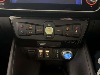 Nissan Leaf 40kWh N-Connecta Hatchback 5dr Electric Auto (150 ps)
